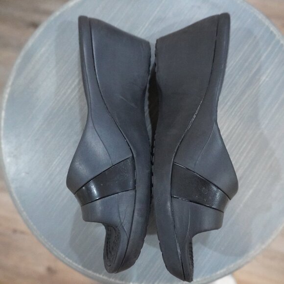 Women's Crocs Platform Wedge Slip-On Sandel - Black - Size 8 - Picture 4 of 10